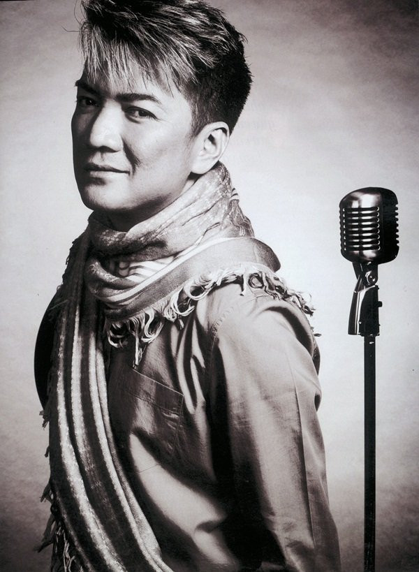 Mr. Đàm nói: "Làm nghệ sĩ mà một ngày nào đó chẳng ai thèm nói gì, đồn đại gì về mình thì đi ngủ là vừa".