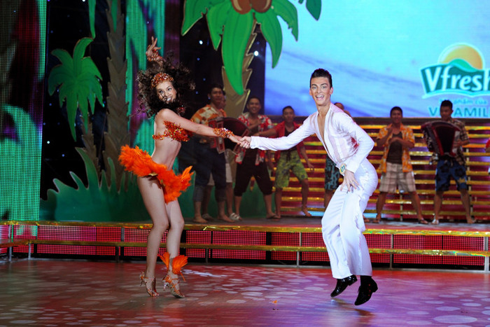 Lợi thế về hình thể được Anh Thư tận dụng triệt để. Liên tục trong các đêm thi tiếp theo, Anh Thư chọn cho mình những trang phục nóng bỏng gợi cảm, khoe tối đa đường cong của một người mẫu Lợi thế về hình thể được Anh Thư tận dụng triệt để. Liên tục trong các đêm thi tiếp theo, Anh Thư chọn cho mình những trang phục nóng bỏng gợi cảm, khoe tối đa đường cong của một người mẫu