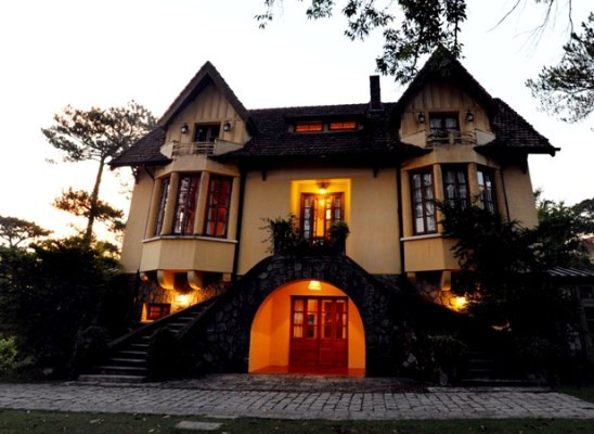 Địa điểm thử giọng Vietnam Idol tại Đà Lạt là một khách sạn 5 sao rất lãng mạn. (Theo Ione)