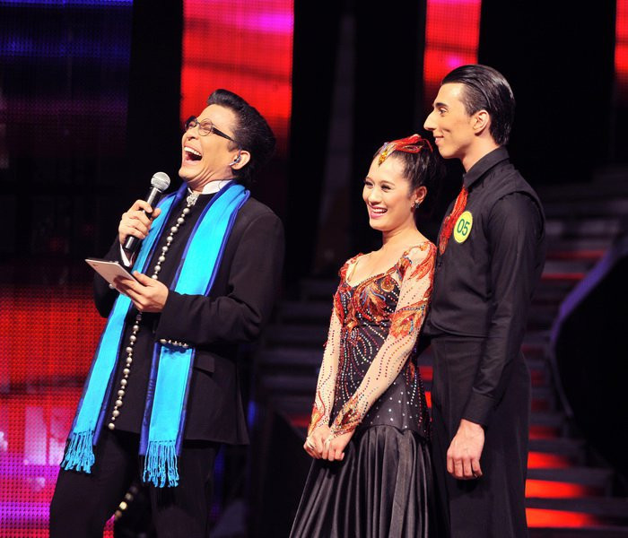 Thanh Thúy: Dù anh cười ngả cười nghiêng. Lòng em vẫn vững như kiềng ba chân.