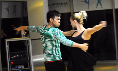 Đừng làm em sợ anh Vũ ơi...Em, em, em không dám nhìn vào đôi mắt ấy.