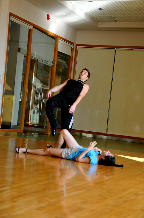 Vân Trang: Anh ấy lại ngã ngửa vì vẻ đẹp của mình rồi kìa!. Vân Trang: Anh ấy lại ngã ngửa vì vẻ đẹp của mình rồi kìa!.