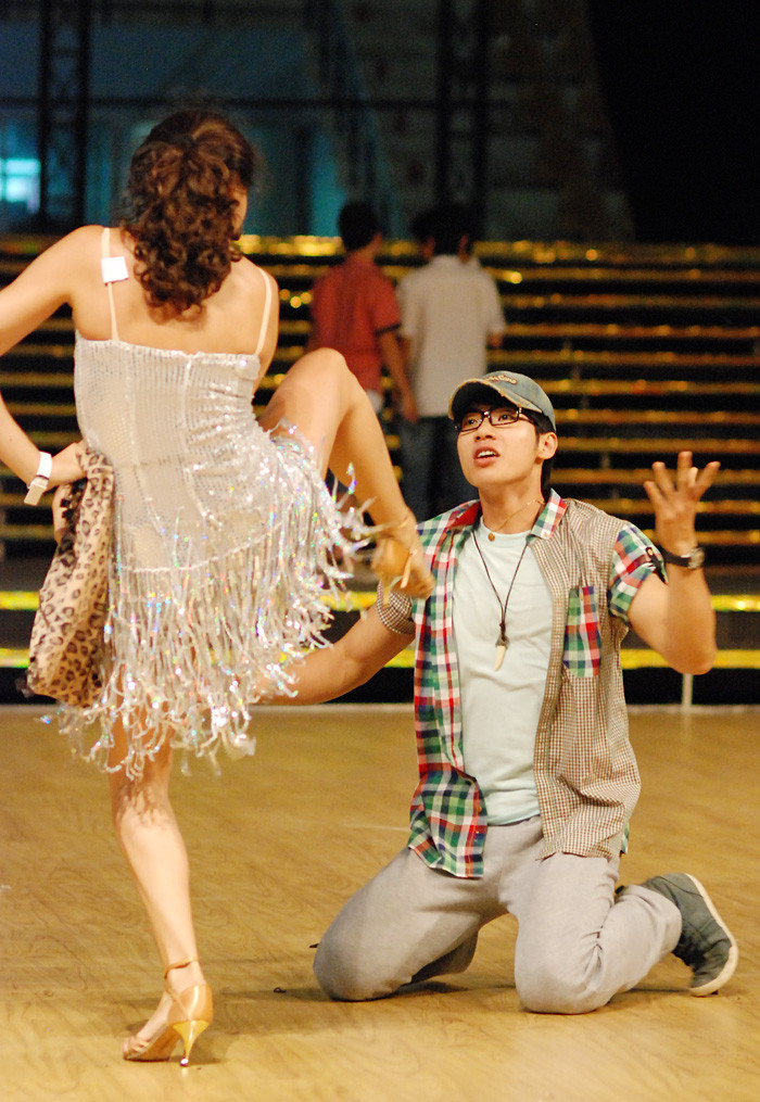 Nam Thành: Anh chỉ muốn giúp em thôi mà, em đừng dùng công phu như thế với anh.... Nam Thành: Anh chỉ muốn giúp em thôi mà, em đừng dùng công phu như thế với anh....