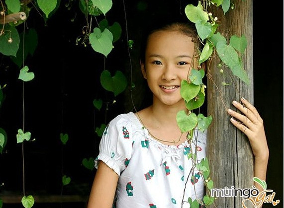 Tham gia diễn xuất từ năm 7 tuổi, Angela Phương Trinh sở hữu một gia tài các vai diễn khiến nhiều bạn cùng trang lứa phải ghen tỵ. Với gương mặt trong sáng, lỗi diễn tự nhiên, Angela Phương Trinh lấy được cảm tình của khán giả từ các vai phụ đến các vai chính. đầy ấn tượng. (Ảnh: Báo ảnh Đất Mũi) Tham gia diễn xuất từ năm 7 tuổi, Angela Phương Trinh sở hữu một gia tài các vai diễn khiến nhiều bạn cùng trang lứa phải ghen tỵ. Với gương mặt trong sáng, lỗi diễn tự nhiên, Angela Phương Trinh lấy được cảm tình của khán giả từ các vai phụ đến các vai chính. đầy ấn tượng. (Ảnh: Báo ảnh Đất Mũi)