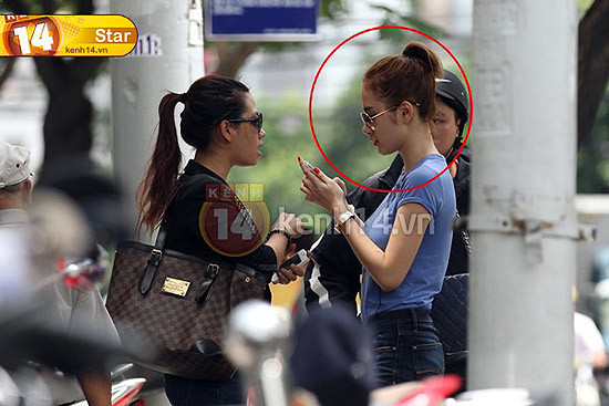 Sau khi một trang báo đưa tin nghi ngờ Phương Trinh có dính líu vào đường dây bán dâm mới bị phát hiện. Cô đã tìm đến tận toàn soạn báo đó đòi kiện và tuyên bố nếu cần thiết có thể đi bệnh viện kiểm tra trinh tiết để xác minh. (Ảnh: kênh 14) Sau khi một trang báo đưa tin nghi ngờ Phương Trinh có dính líu vào đường dây bán dâm mới bị phát hiện. Cô đã tìm đến tận toàn soạn báo đó đòi kiện và tuyên bố nếu cần thiết có thể đi bệnh viện kiểm tra trinh tiết để xác minh. (Ảnh: kênh 14)