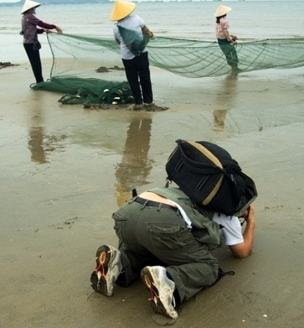 Hóa ra để có được những bức ảnh "để đời" các nhiếp ảnh gia phải cổ công đến vậy! Hóa ra để có được những bức ảnh "để đời" các nhiếp ảnh gia phải cổ công đến vậy!