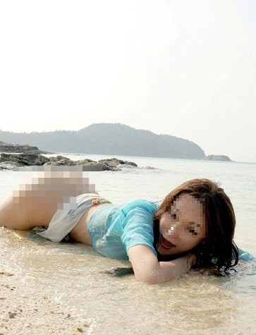 Và cả những bức hình "tự khoe" phản cảm! Và cả những bức hình "tự khoe" phản cảm!