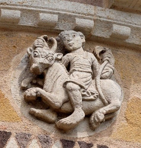 Kim Ngưu (20/4 - 20/5) Không có gì là quá muộn để có thể tận hưởng cuộc sống theo cách mà bản thân mong muốn. Hôm nay, Kim Ngưu hãy là chính mình, bạn không nhất thiết phải theo sau một ai cả. Hãy tự tin đứng trên đôi chân của mình, đừng e ngại khó khăn nhé. Bạn nên tự tin và khéo léo trong quan hệ giao tiếp hơn nữa thì mới có thể đạt được nhiều kết quả tốt.