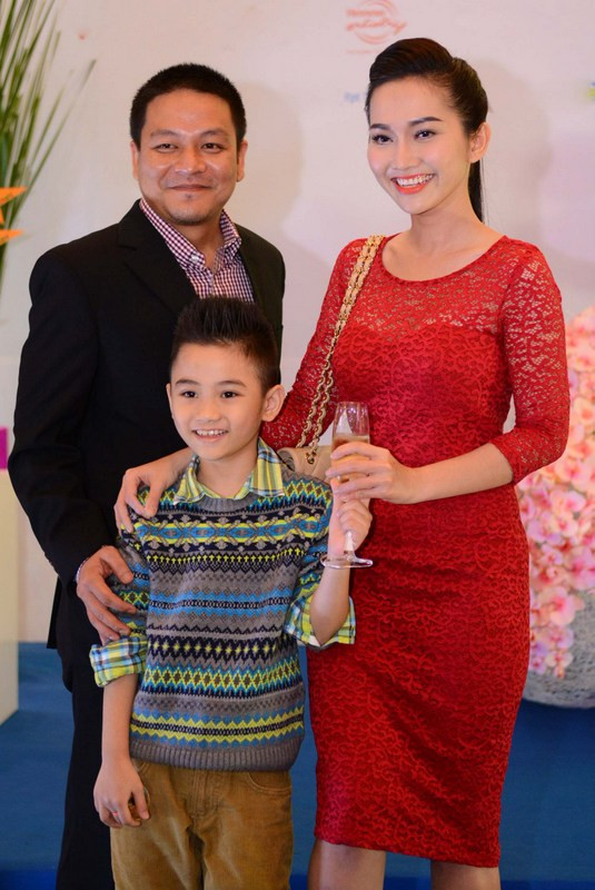 Kim Hiền cùng bé Sonic và bạn trai đến dự đêm trao giải. Theo kết quả của ban tổ chức, bé Sonic đạt giải "Nhóc tì của năm" với số phiếu bình chọn khá cao.