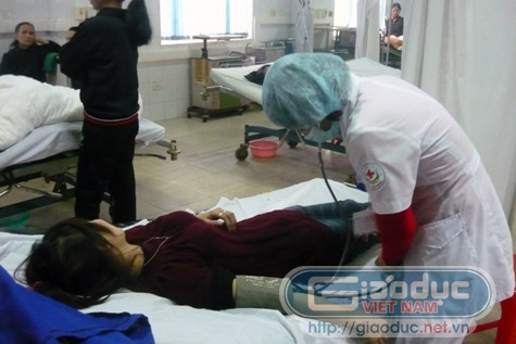 Sinh viên bàn giấy bị làm như công nhân chuyên nghiệp, lại còn thêm giờ nên các em không chịu được