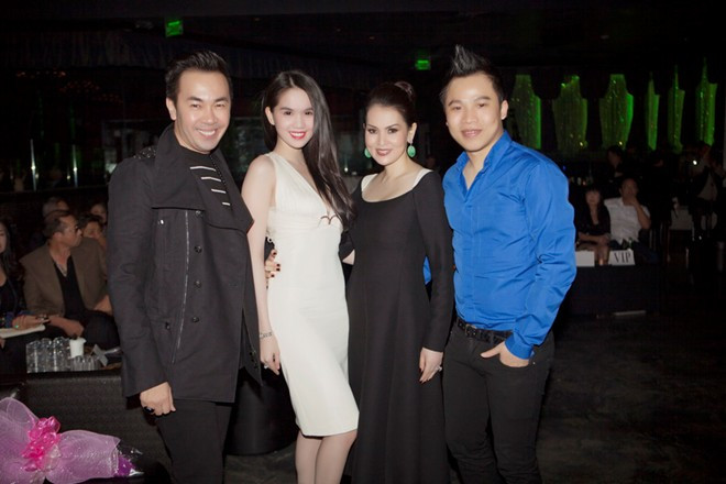 Ngọc Trinh, diễn viên Kim Thoa cùng ông bầu Vũ Khắc Tiệp. Ngọc Trinh, diễn viên Kim Thoa cùng ông bầu Vũ Khắc Tiệp.