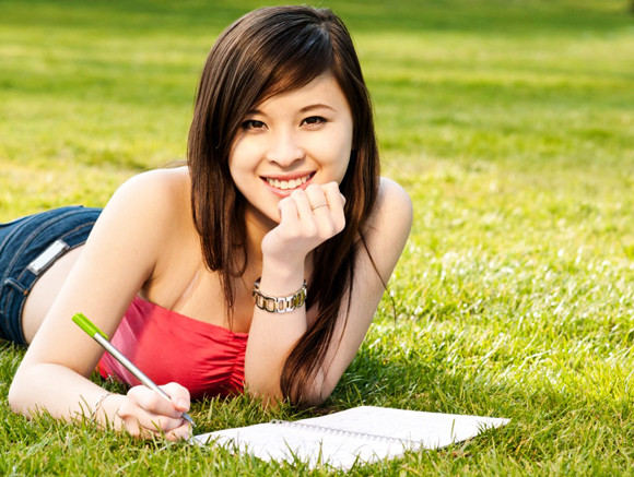 Tuyết Mai hiện học trường Hochschule der Medien tại Stuttgat.