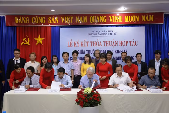 Với thỏa thuận này, sinh viên trường Đại học Kinh tế Đà Nẵng sẽ có cơ hội thực tập trong môi trường doanh nghiệp năng động. Ảnh: AN