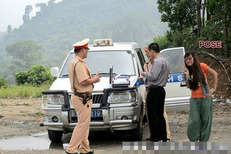 Tạo dáng mọi lúc mọi nơi.