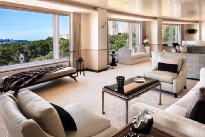 Phòng khách là bức tranh thiên nhiên sống động, tận dụng tối đa ánh sáng từ thiên nhiên