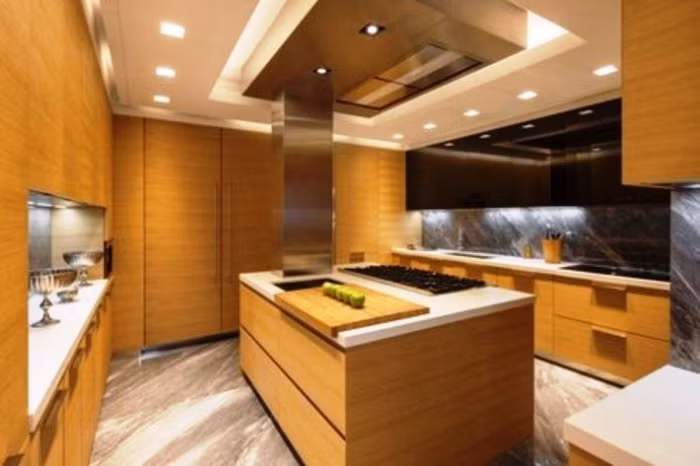 Phòng bếp rộng rãi nội thất cao cấp