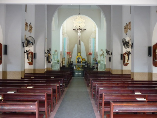 Không gian bên trong nhà thờ Chí Hòa Không gian bên trong nhà thờ Chí Hòa