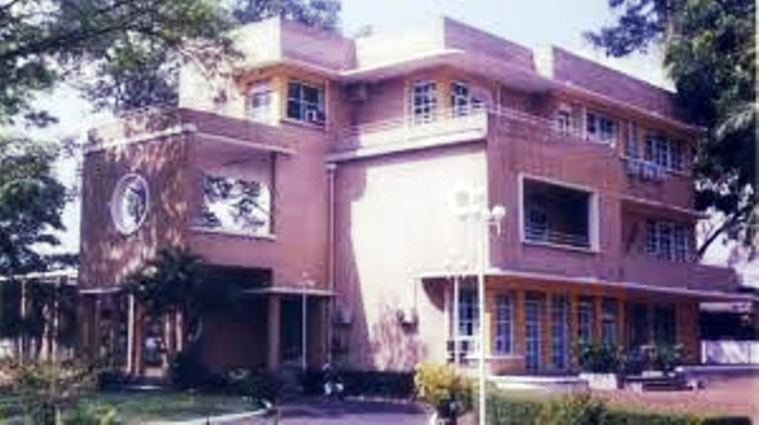 Nhà khách chính phủ và nhiều dãy phố theo nhiều người trước đây từng thuộc sở hữu của Hứa Bổn Hỏa Nhà khách chính phủ và nhiều dãy phố theo nhiều người trước đây từng thuộc sở hữu của Hứa Bổn Hỏa