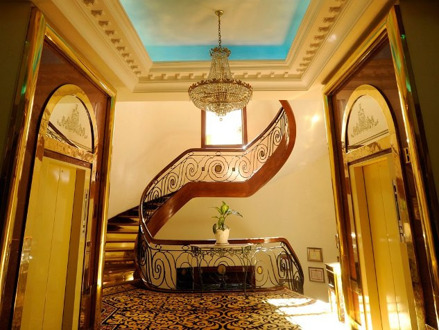 Nội thất được trang hoàng rực rỡ Nội thất được trang hoàng rực rỡ