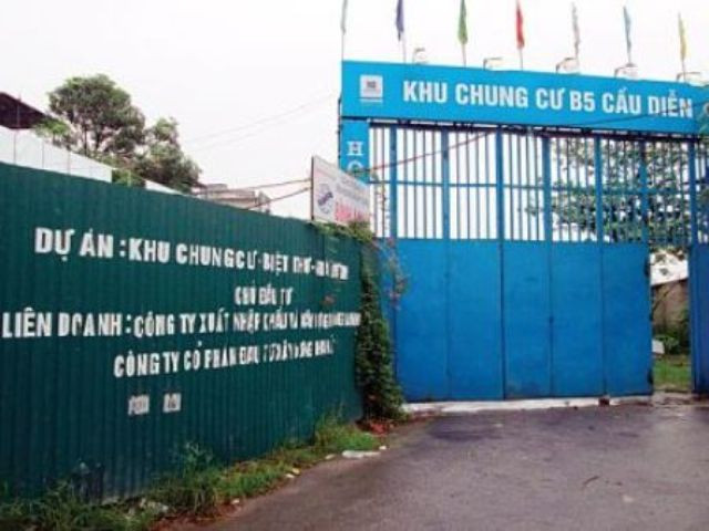 Dự án Khu chung cư cao tầng B5 Cầu Diễn - khu đô thị Thành phố giao lưu (huyện Từ Liêm, Hà Nội) giờ vẫn là một bãi đất trống Dự án Khu chung cư cao tầng B5 Cầu Diễn - khu đô thị Thành phố giao lưu (huyện Từ Liêm, Hà Nội) giờ vẫn là một bãi đất trống