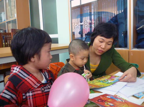 "Giáo trình chung" cho cả lớp sẽ là phần học kỹ năng sống được lồng ghép, đan xem trong từng buổi học. (Ảnh Thu Hòe)