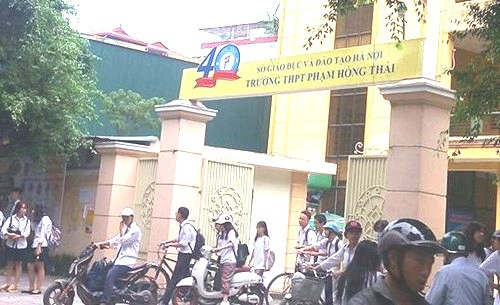 Bà Phạm Thị Tú A. cam kết những tố cáo của mình đúng sự thật (ảnh Trinh Phúc). Bà Phạm Thị Tú A. cam kết những tố cáo của mình đúng sự thật (ảnh Trinh Phúc).