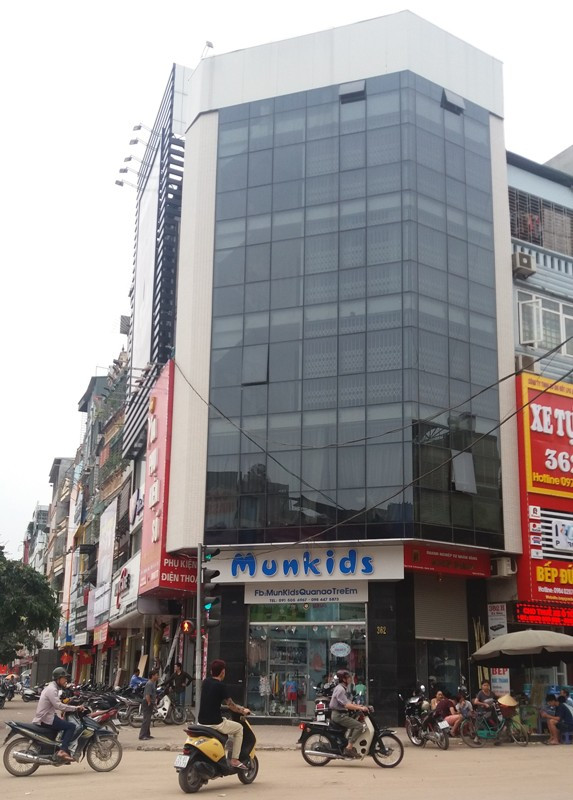 Mặc dù, người dân đã nhiều lần kiến nghị về việc xử lý công trình này nhưng chính quyền vẫn thờ ơ để cho công trình vô tư hoàn thành. Ảnh Hoàng Biên Mặc dù, người dân đã nhiều lần kiến nghị về việc xử lý công trình này nhưng chính quyền vẫn thờ ơ để cho công trình vô tư hoàn thành. Ảnh Hoàng Biên