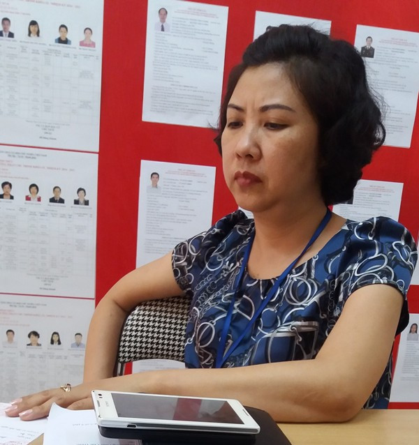 Bà Trần Thị Minh Tuyết trong buổi làm việc với phóng viên đã khẳng định công trình trên có sai phép. Tuy nhiên, việc xử lý xem ra chưa thật hiệu quả và nghiêm khắc. Ảnh Trần Việt. Bà Trần Thị Minh Tuyết trong buổi làm việc với phóng viên đã khẳng định công trình trên có sai phép. Tuy nhiên, việc xử lý xem ra chưa thật hiệu quả và nghiêm khắc. Ảnh Trần Việt.