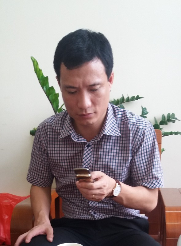 Ông Phùng Chí Tâm, Chủ tịch UBND phường Mộ Lao tại buổi làm việc với phóng viên. Ảnh Bảo Nam.