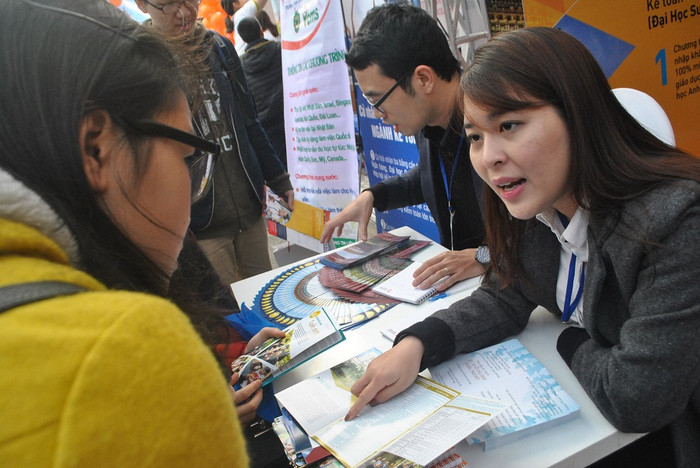 Trong khối ngành kinh tế thì những ngành như nhân sự, kiểm toán viên, tài chính – ngân hàng, marketing, quản trị, giám sát kinh doanh… doanh nghiệp đang cần. (Ảnh minh họa: Linh Hương) Trong khối ngành kinh tế thì những ngành như nhân sự, kiểm toán viên, tài chính – ngân hàng, marketing, quản trị, giám sát kinh doanh… doanh nghiệp đang cần. (Ảnh minh họa: Linh Hương)