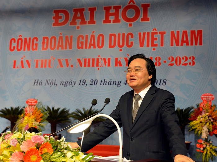 Bộ trưởng Bộ Giáo dục và Đào tạo – Phùng Xuân Nhạ tiết lộ, tính đến hết ngày 18/4, số lượng thí sinh có nguyện vọng vào ngành sư phạm cao hơn dự kiến quy mô tuyển sinh. (Ảnh: Ngọc Nam) Bộ trưởng Bộ Giáo dục và Đào tạo – Phùng Xuân Nhạ tiết lộ, tính đến hết ngày 18/4, số lượng thí sinh có nguyện vọng vào ngành sư phạm cao hơn dự kiến quy mô tuyển sinh. (Ảnh: Ngọc Nam)