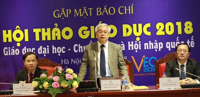 Chủ nhiệm Ủy ban Văn hóa, Giáo dục, Thanh niên, Thiếu niên và Nhi đồng của Quốc hội Phan Thanh Bình chủ trì họp báo. Ảnh: Thùy Linh Chủ nhiệm Ủy ban Văn hóa, Giáo dục, Thanh niên, Thiếu niên và Nhi đồng của Quốc hội Phan Thanh Bình chủ trì họp báo. Ảnh: Thùy Linh