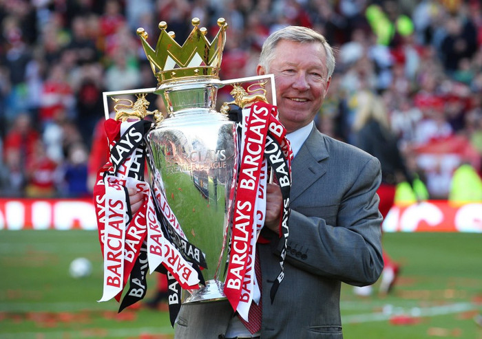 “Trong những năm đầu tiên của tôi ở Old Trafford, sự ủng hộ của ban lãnh đạo nói chung và Sir Bobby Charlton nói riêng đã cho tôi rất nhiều động lực để xây dựng nên một M.U vĩ đại. Trong thập kỷ qua, gia đình nhà Glazer cũng đã cung cấp cho tôi những điều kiện tốt nhất để có thể quản lý M.U với hết khả năng của mình. Hơn nữa, tôi cũng may mắn khi được làm việc cùng với một giám đốc điều hành tài năng như David Gill. Tôi thực sự rất biết ơn họ.”