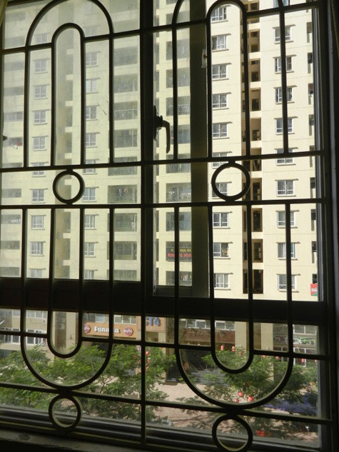 Nếu muốn an toàn người dân phải tự bỏ chi phí lắp đặt chấn song.