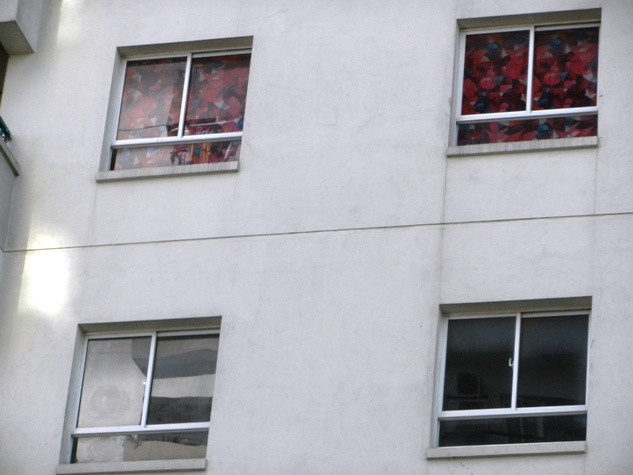 Hầu hết cửa sổ chỉ được thiết kế bằng kính di động có thể mở ra, kéo vào.