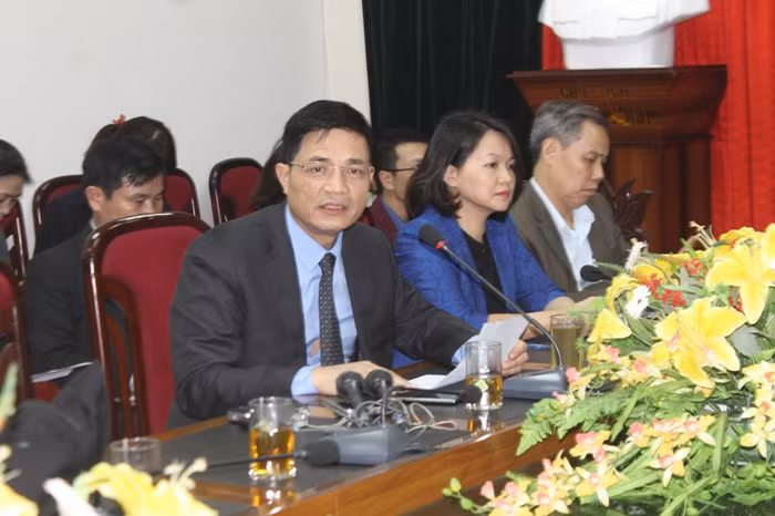 TS. Nguyễn Thanh Phong - Cục trưởng Cục An toàn thực phẩm thông tin chính thức tới cơ quan báo chí hiện tương dầu cá ăn mòn xốp.