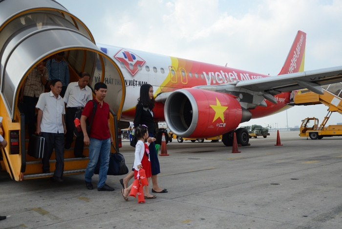 Vietjet dành tặng 50.000 vé siêu khuyến mại giá từ0 đồng vào 3 ngày vàng 6, 7, 8/01/2016 “Vui tiệc cổ tích – Cùng đón bất ngờ” áp dụng cho thời gian bay từ 15/01/2016 đến 31/12/2016 (trừ các ngày lễ tết). Vietjet dành tặng 50.000 vé siêu khuyến mại giá từ0 đồng vào 3 ngày vàng 6, 7, 8/01/2016 “Vui tiệc cổ tích – Cùng đón bất ngờ” áp dụng cho thời gian bay từ 15/01/2016 đến 31/12/2016 (trừ các ngày lễ tết).