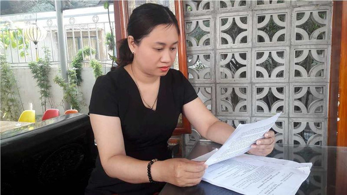 Cô Thảo kêu oan và cho rằng mình là người đứng ra tố cáo tiêu cực của Hiệu trưởng chứ không phải là đồng phạm, giúp sức. Cô Thảo kêu oan và cho rằng mình là người đứng ra tố cáo tiêu cực của Hiệu trưởng chứ không phải là đồng phạm, giúp sức.