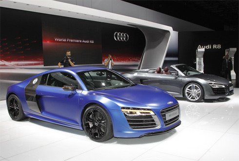 Audi R8 bản nâng cấp với một số thay đổi ở ngoại thất. Audi R8 bản nâng cấp với một số thay đổi ở ngoại thất.