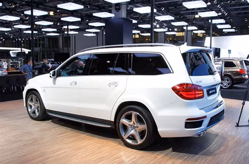 Mercedes GL thế hệ mới dài hơn, rộng hơn và cao hơn mẫu xe hiện hành. Mercedes GL thế hệ mới dài hơn, rộng hơn và cao hơn mẫu xe hiện hành.