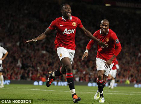 Welbeck mở tỷ số, bàn thắng đầu tiên của anh cho MU sau 2 năm.