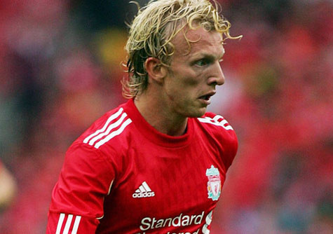 Dirk Kuyt vẫn còn hợp đồng với Liverpool tới năm 2013.