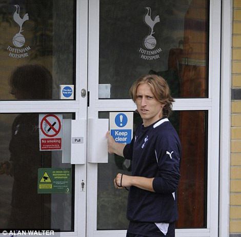 Cửa đá khóa với Modric. Cửa đá khóa với Modric.