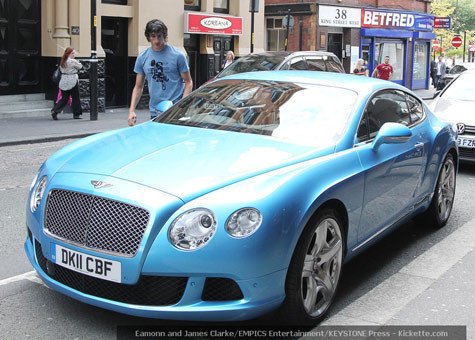 Stefan Savic "ngứa ngáy" vì chiếc Bentley trang nhã. Stefan Savic "ngứa ngáy" vì chiếc Bentley trang nhã.