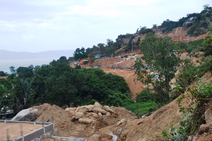 Hàng loạt dự án đã và đang triển khai khiến "bài toán" Sơn Trà càng trở nên khó giải. Ảnh: TT