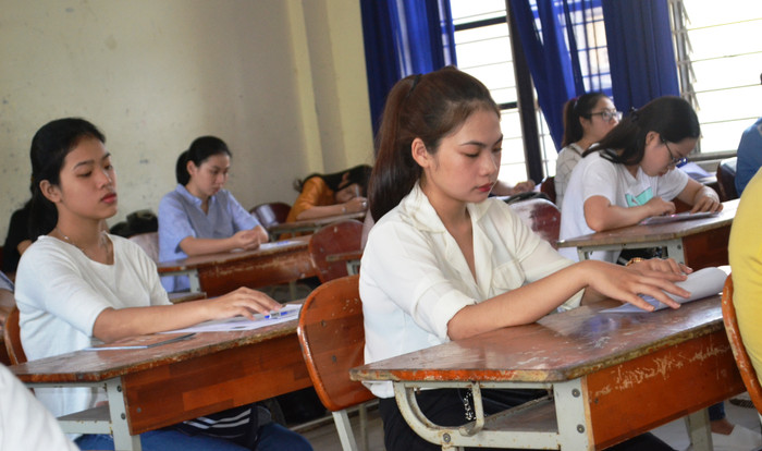 Phụ huynh bức xúc vì lịch kiểm tra học kỳ I của học sinh lớp 9 quá sớm. Ảnh: TT Phụ huynh bức xúc vì lịch kiểm tra học kỳ I của học sinh lớp 9 quá sớm. Ảnh: TT