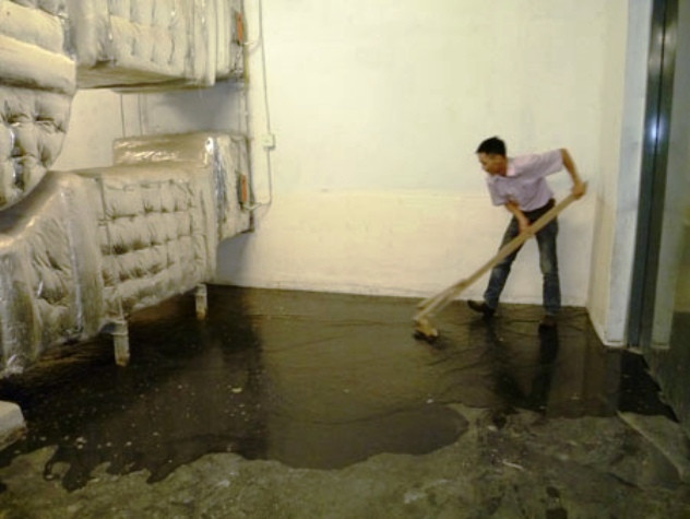 Nước lênh láng khắp sàn của tầng 1 và tầng âm 2 của Bảo tàng Hà Nội (ảnh nguồn Internet) Nước lênh láng khắp sàn của tầng 1 và tầng âm 2 của Bảo tàng Hà Nội (ảnh nguồn Internet)