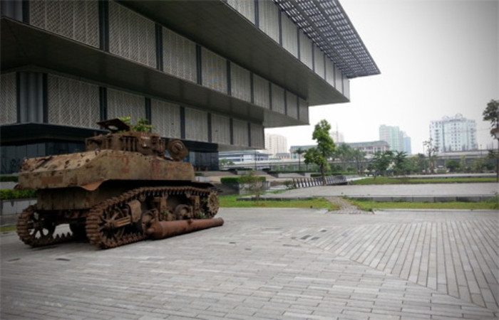 Bảo tàng hiện trưng bày tạm khoảng 4.000 hiện vật . Bảo tàng hiện trưng bày tạm khoảng 4.000 hiện vật .