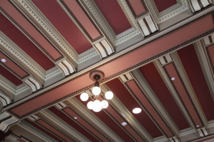 Trần nhà khách sạn được trang trí cách điệu Trần nhà khách sạn được trang trí cách điệu