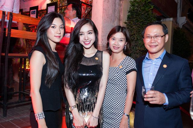 Hotgirl Elly Trần.